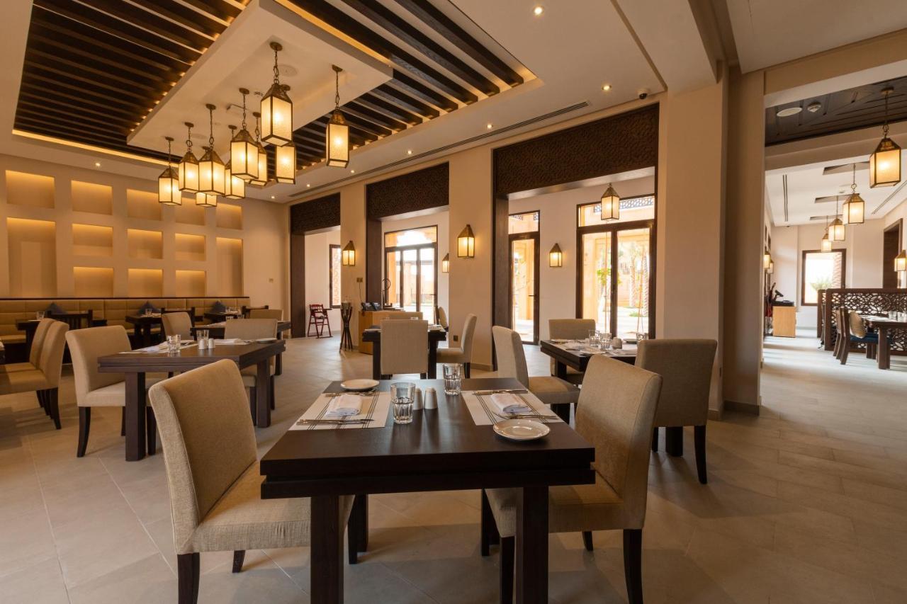 Al Badayer Retreat By Sharjah Collection Hotel Margham ภายนอก รูปภาพ The restaurant at the Ritz-Carlton, Bahrain
