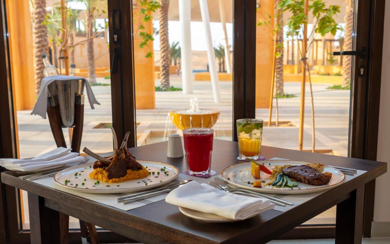 Al Badayer Retreat By Sharjah Collection Hotel Margham ภายนอก รูปภาพ A meal at a restaurant